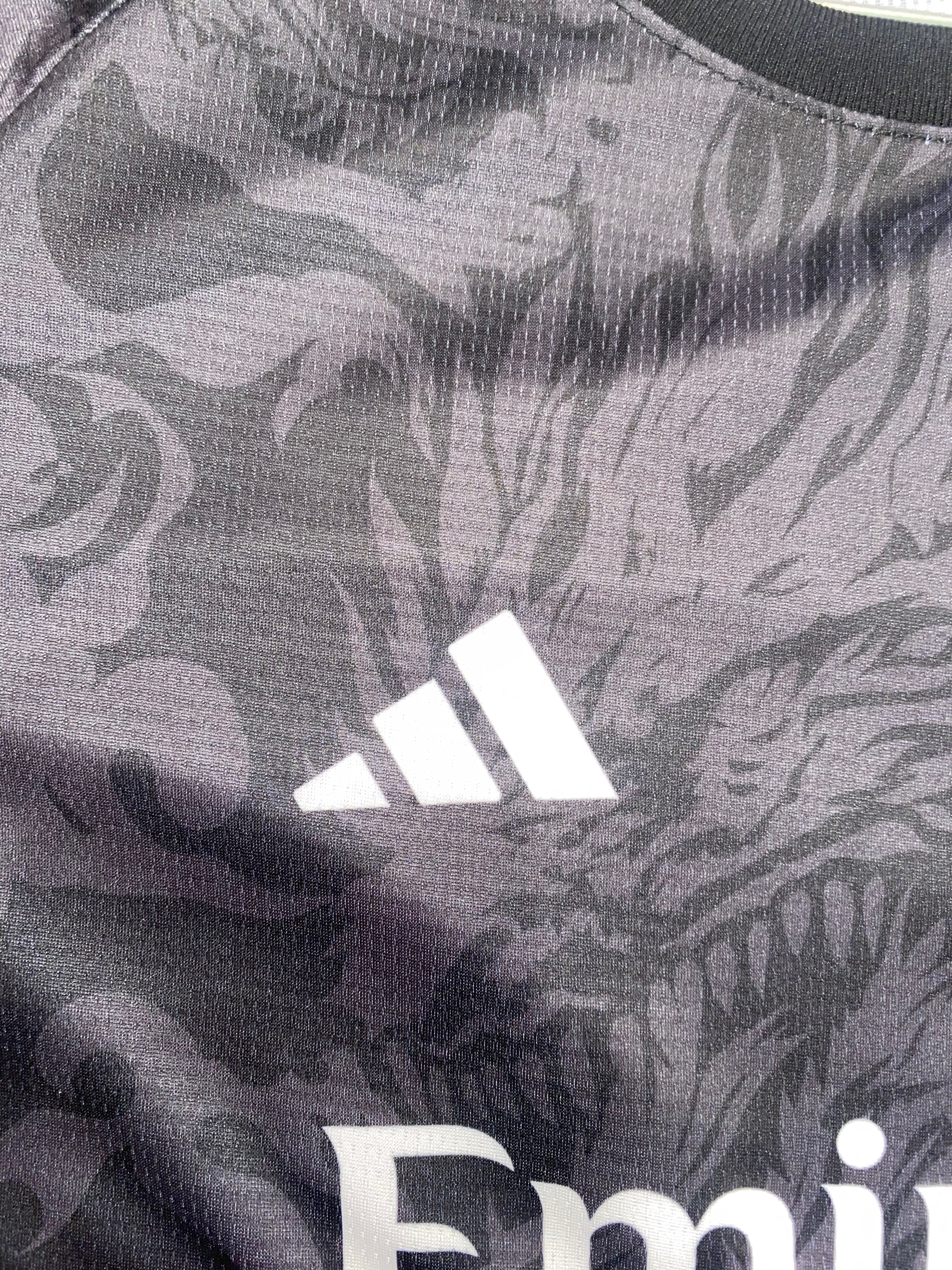 Maillot Real Madrid Concept Édition Dragon Violet